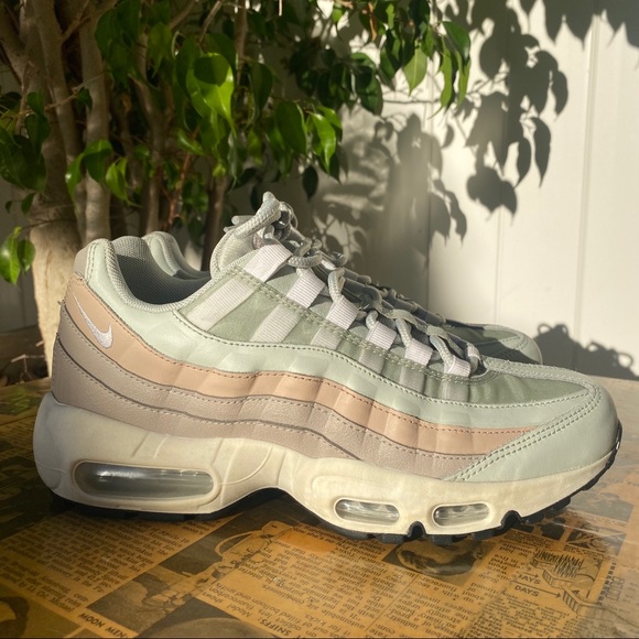 air max 95 moon particle